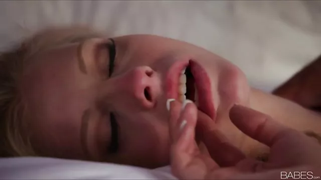 XXX bez rejestracji Model Cruz zarosniete stare cipki Rojo