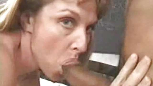 XXX bez rejestracji Blondynka pupa wielkie zarośnięte cipy źle